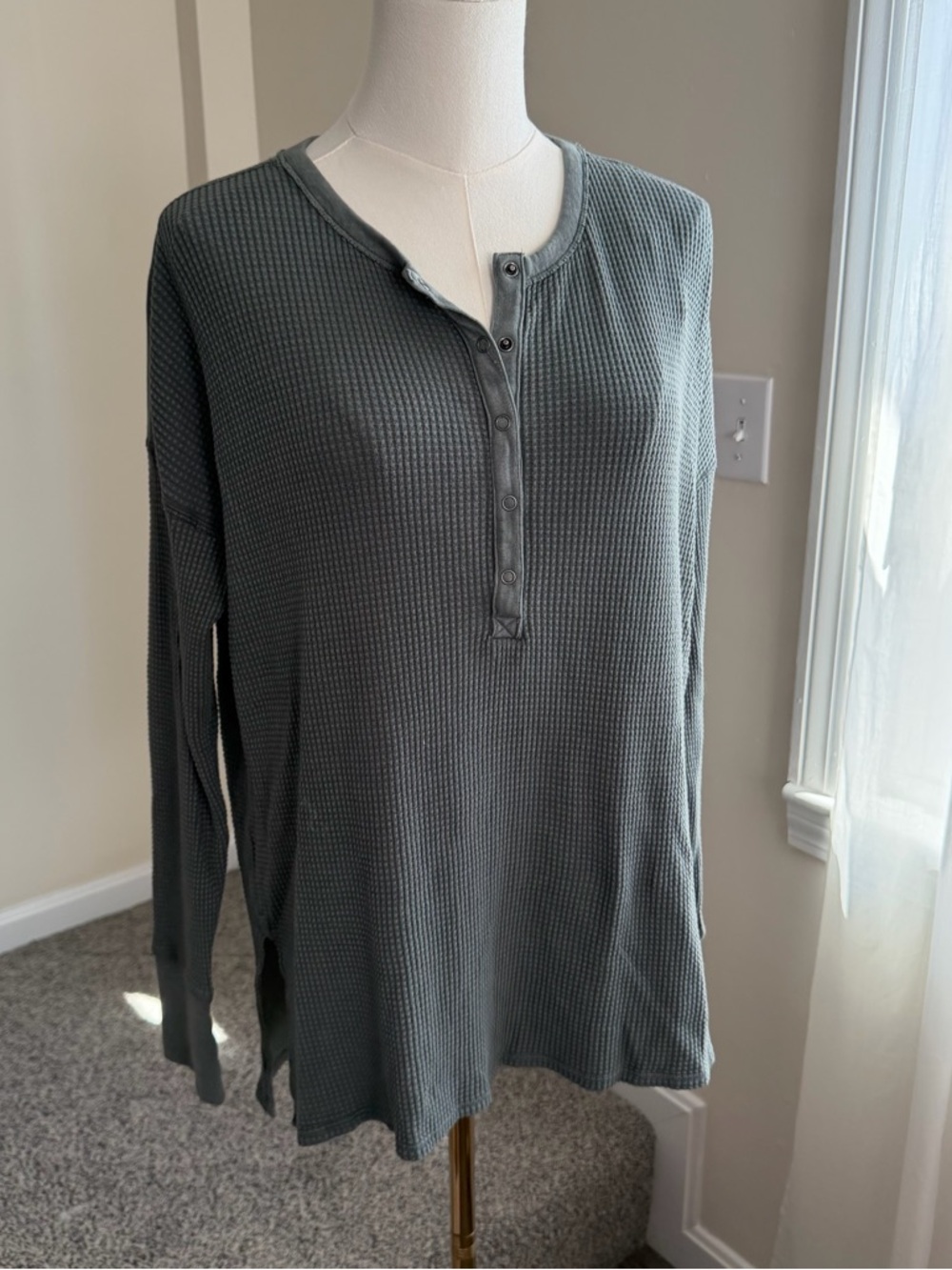 OFFLINE By Aerie Wow! Waffle Henley Oversized Long Sleeve Green Gray T-Shirt NEW - Picture 5 of 6